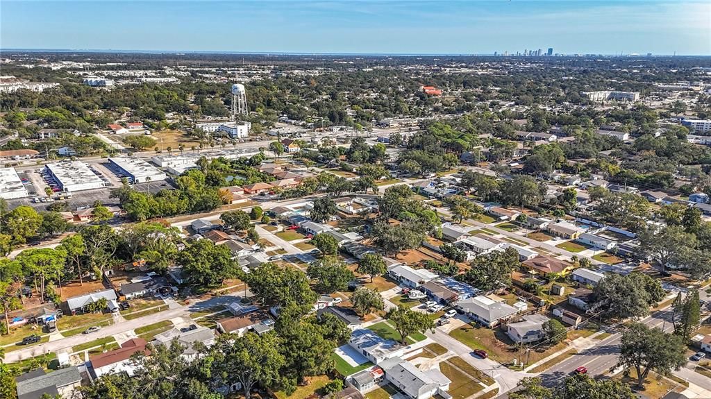 En Venta: $385,000 (4 camas, 2 baños, 1296 Pies cuadrados)