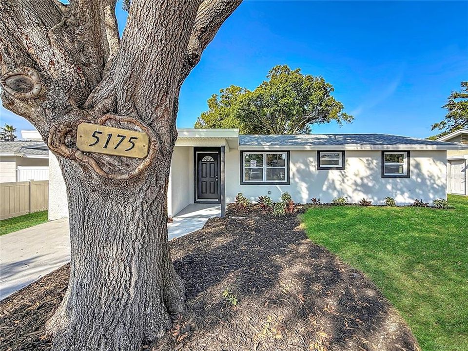 En Venta: $385,000 (4 camas, 2 baños, 1296 Pies cuadrados)