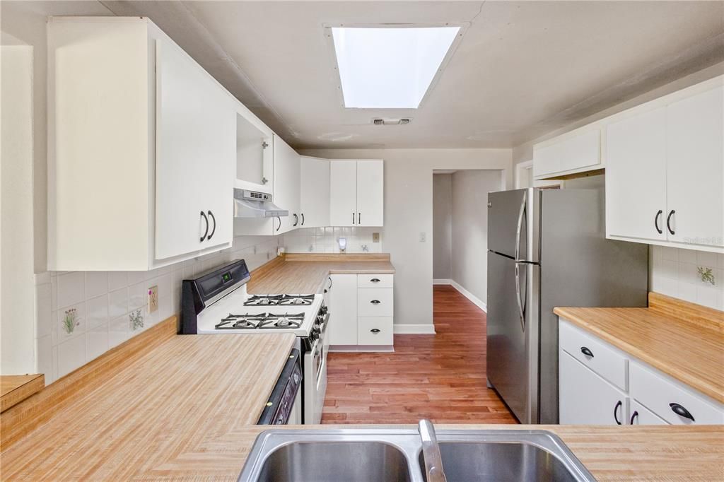 На продажу: $230,000 (3 спален, 3 ванн, 1759 Квадратных фут)