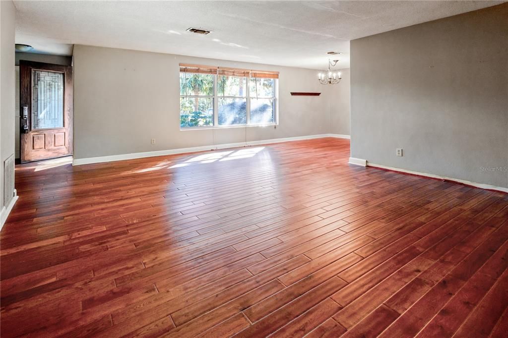 На продажу: $230,000 (3 спален, 3 ванн, 1759 Квадратных фут)