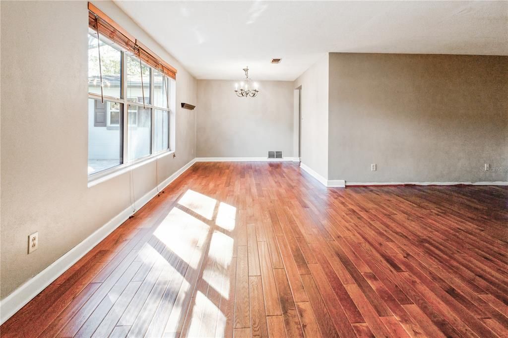 На продажу: $230,000 (3 спален, 3 ванн, 1759 Квадратных фут)