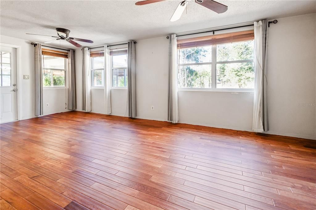 На продажу: $230,000 (3 спален, 3 ванн, 1759 Квадратных фут)