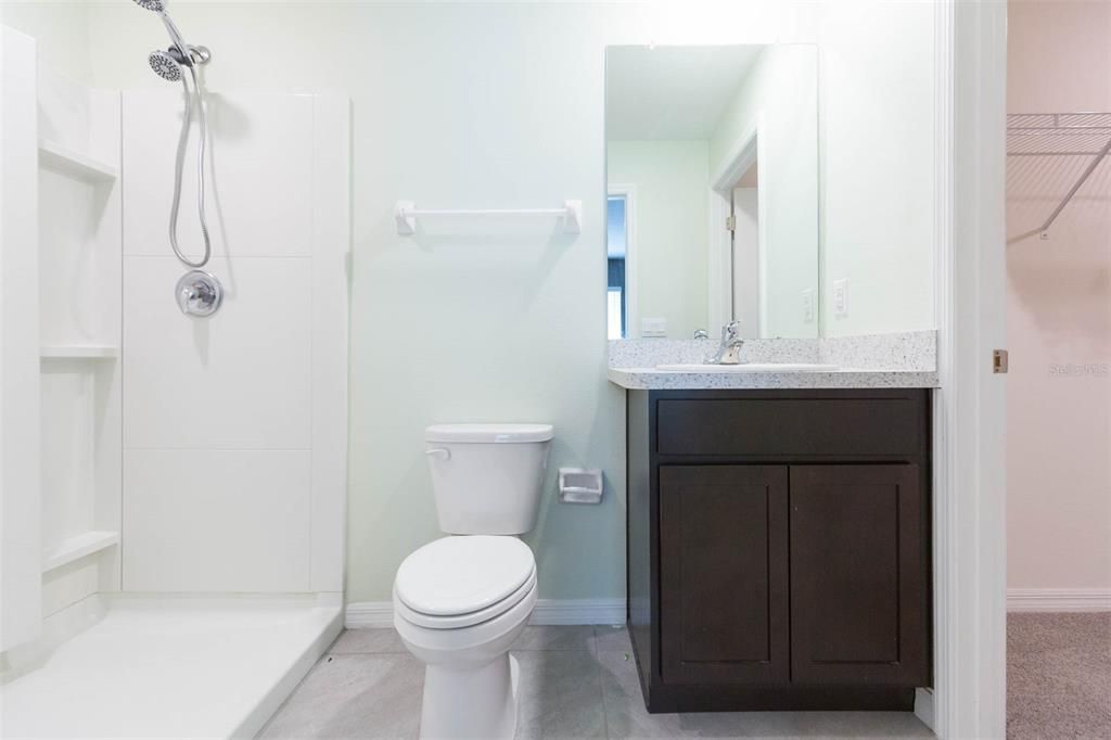 For Rent: $2,350 (4 beds, 2 baths, 1934 Square Feet)