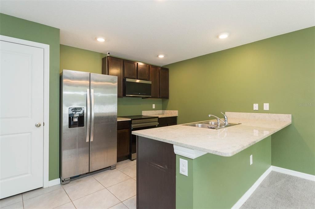 For Rent: $2,350 (4 beds, 2 baths, 1934 Square Feet)