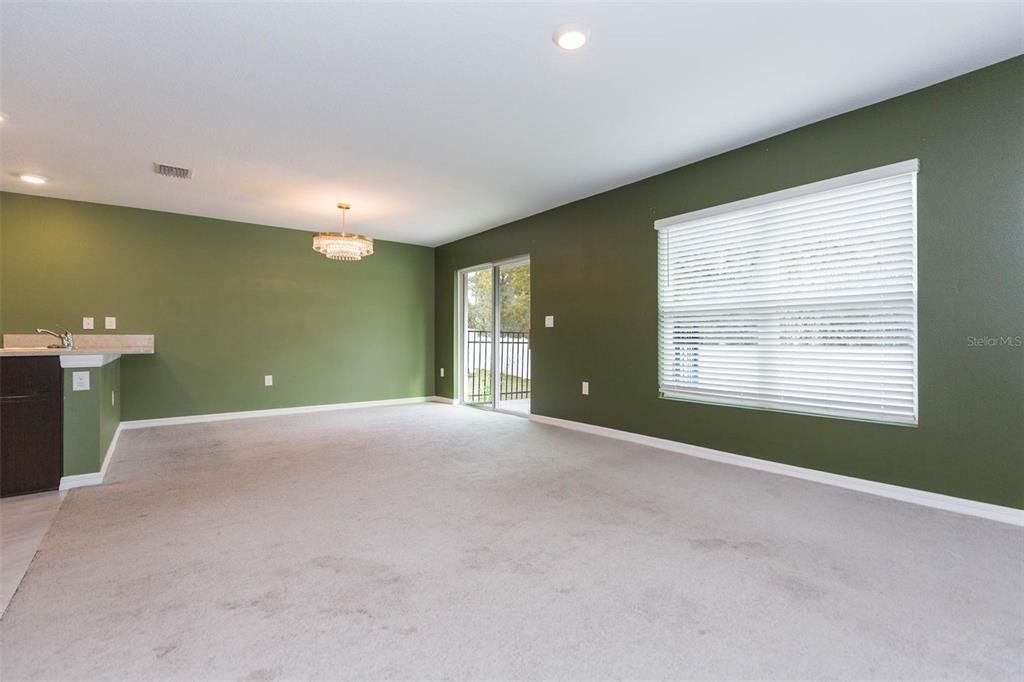 For Rent: $2,350 (4 beds, 2 baths, 1934 Square Feet)