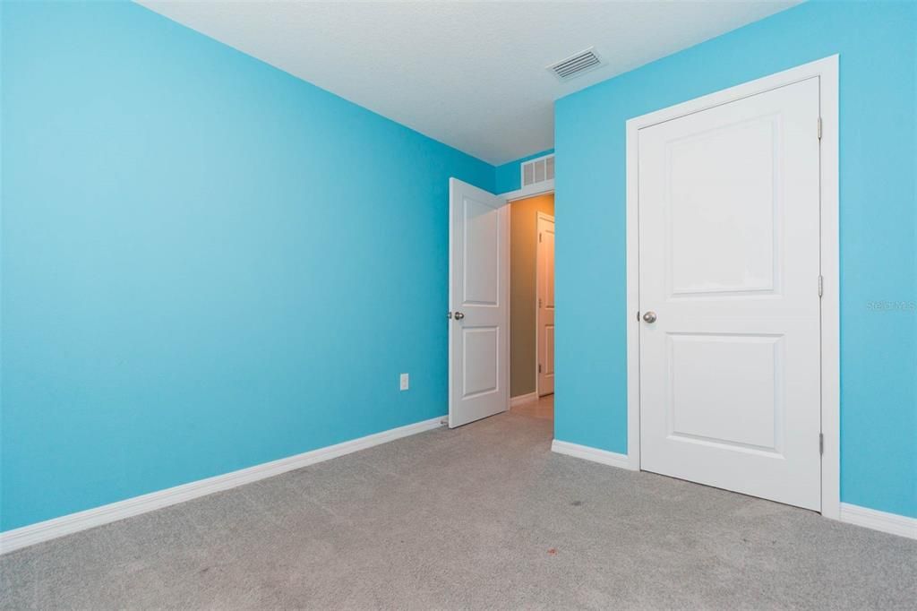 For Rent: $2,350 (4 beds, 2 baths, 1934 Square Feet)