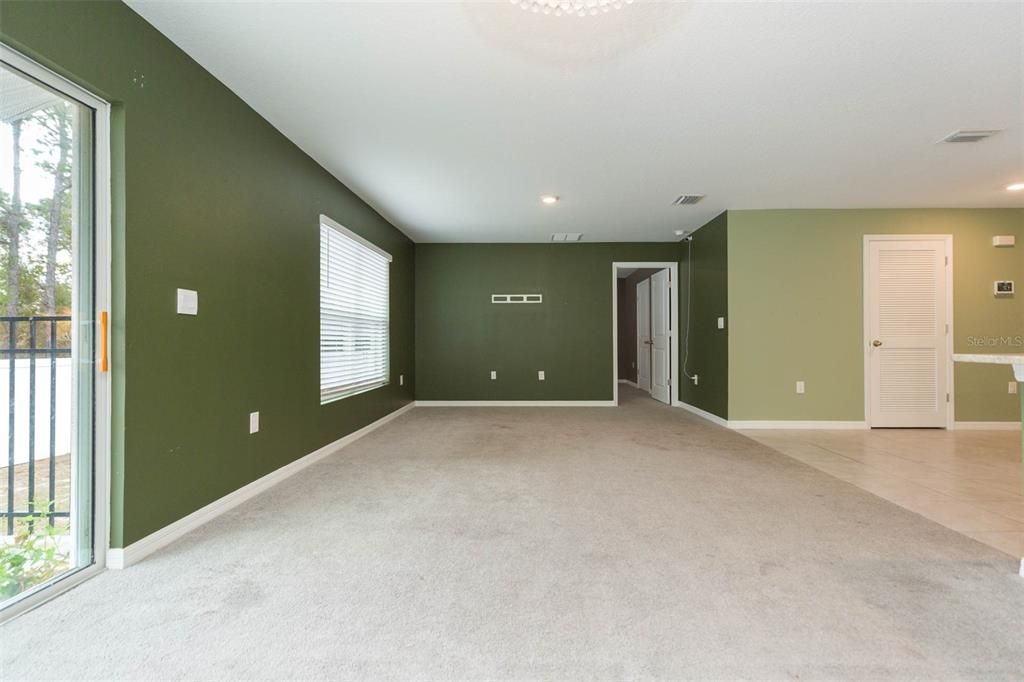 For Rent: $2,350 (4 beds, 2 baths, 1934 Square Feet)