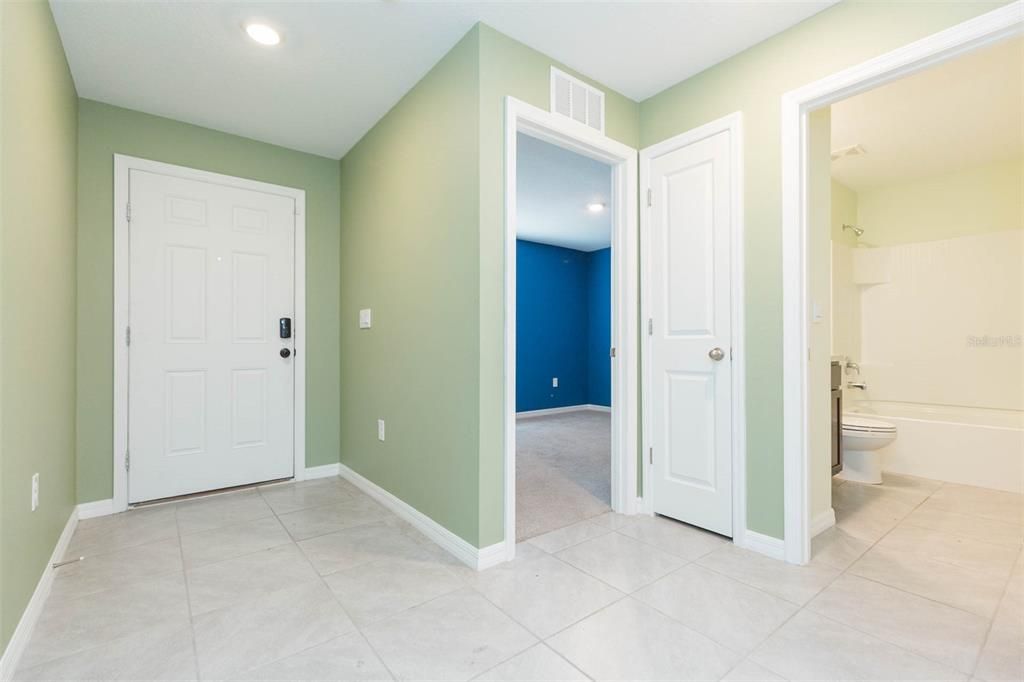 For Rent: $2,350 (4 beds, 2 baths, 1934 Square Feet)