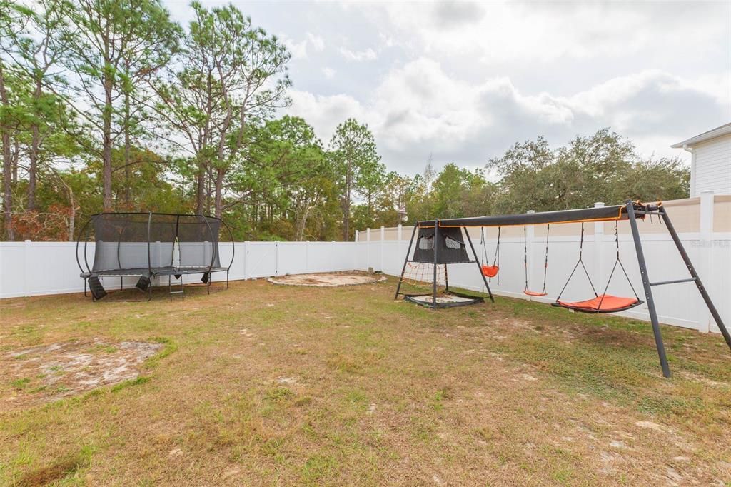 For Rent: $2,350 (4 beds, 2 baths, 1934 Square Feet)