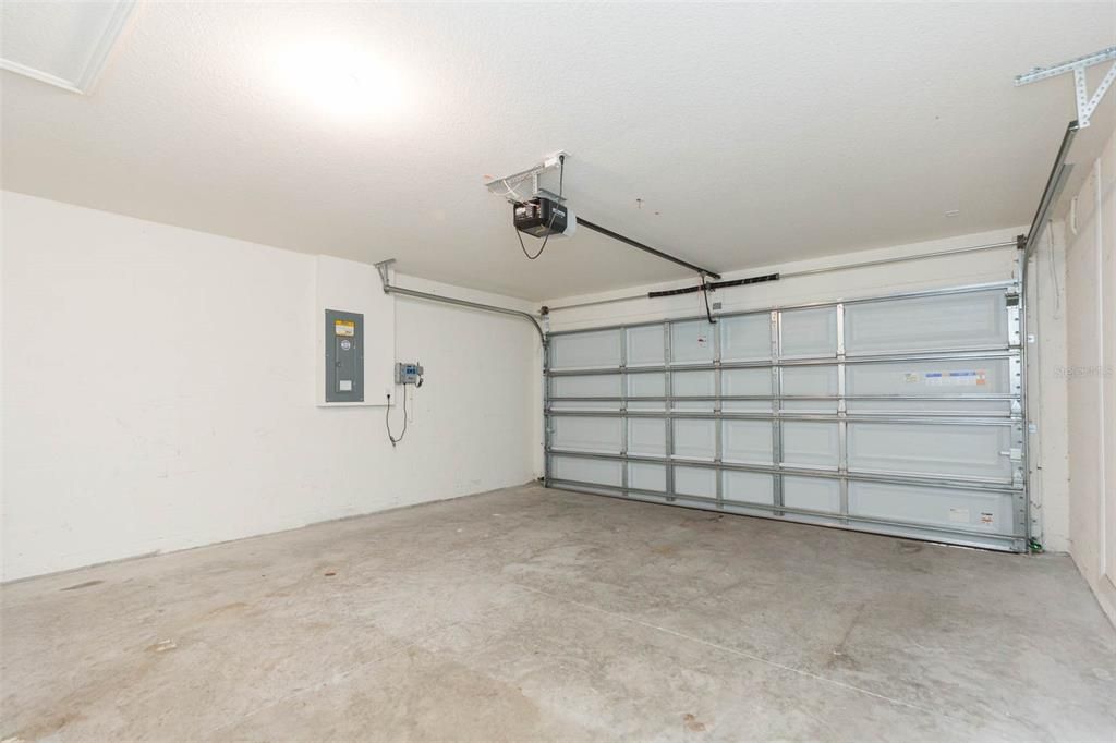 For Rent: $2,350 (4 beds, 2 baths, 1934 Square Feet)