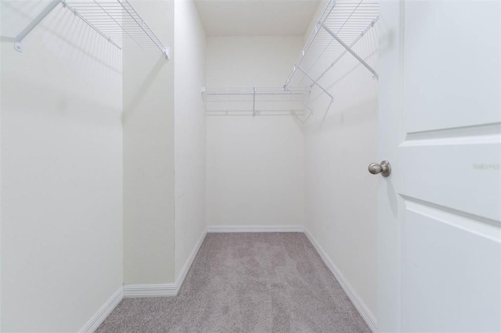 For Rent: $2,350 (4 beds, 2 baths, 1934 Square Feet)