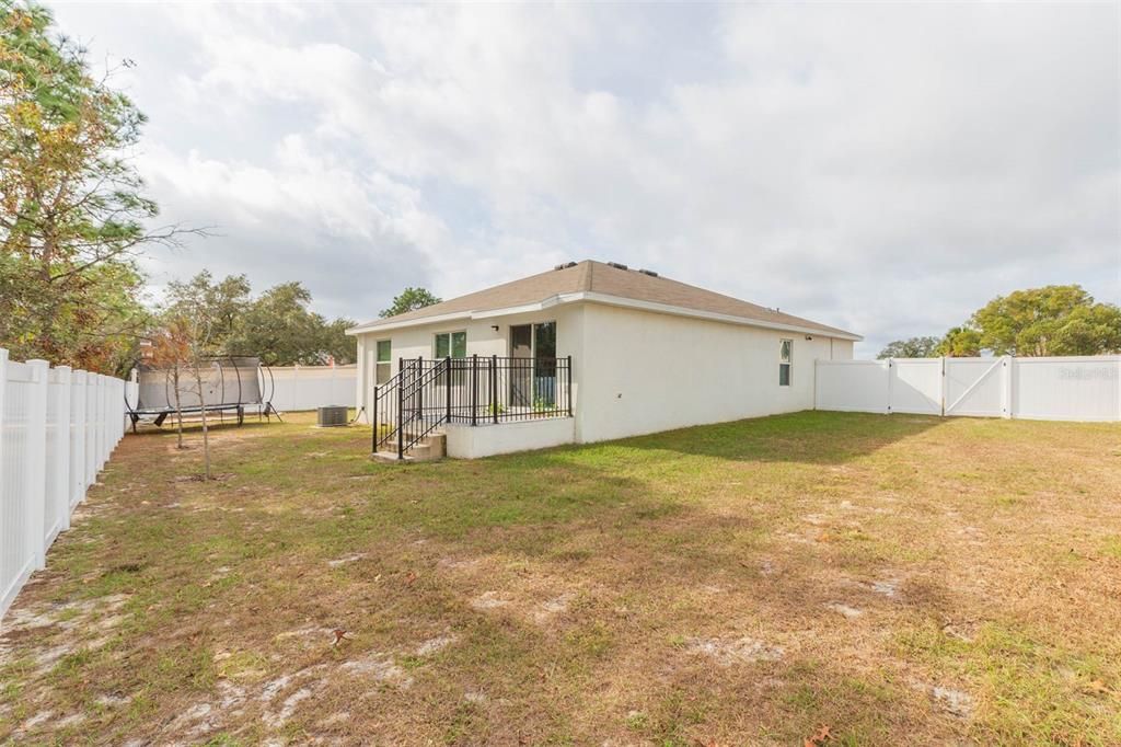 For Rent: $2,350 (4 beds, 2 baths, 1934 Square Feet)