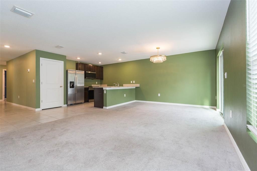 For Rent: $2,350 (4 beds, 2 baths, 1934 Square Feet)