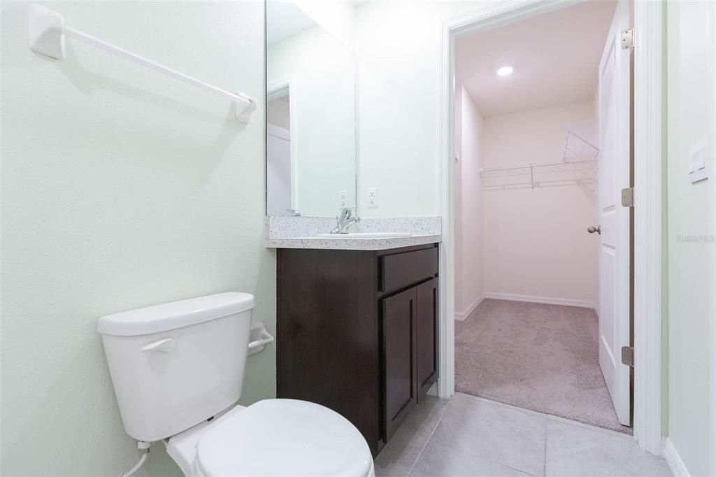 For Rent: $2,350 (4 beds, 2 baths, 1934 Square Feet)