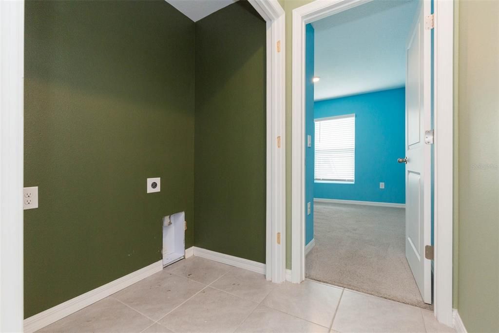 For Rent: $2,350 (4 beds, 2 baths, 1934 Square Feet)