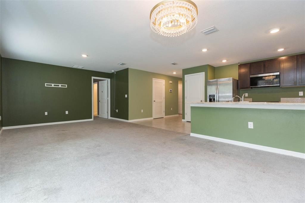 For Rent: $2,350 (4 beds, 2 baths, 1934 Square Feet)