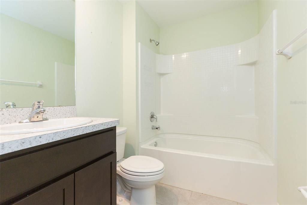 For Rent: $2,350 (4 beds, 2 baths, 1934 Square Feet)