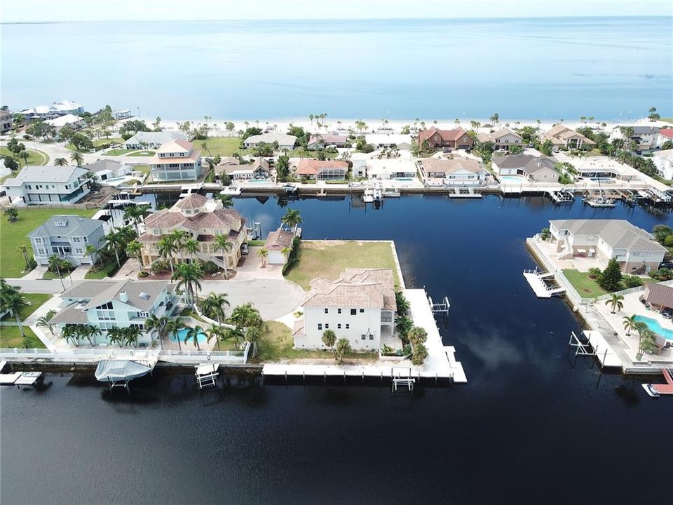 待售: $799,900 (0.23 acres)