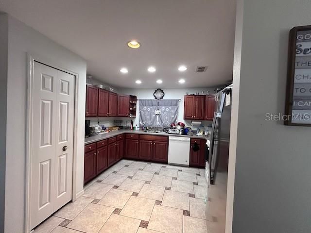 For Sale: $349,999 (2 beds, 2 baths, 1644 Square Feet)