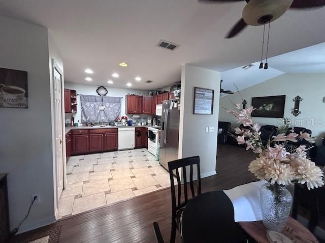 For Sale: $349,999 (2 beds, 2 baths, 1644 Square Feet)