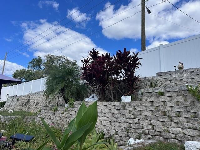 For Sale: $349,999 (2 beds, 2 baths, 1644 Square Feet)