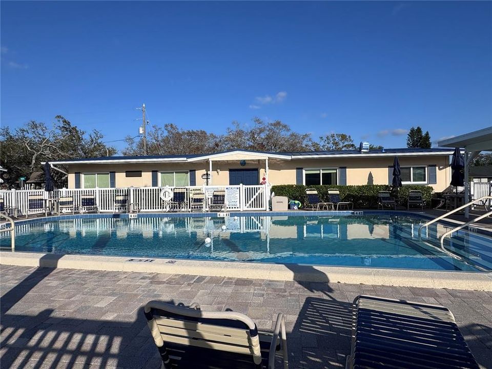 For Sale: $80,000 (2 beds, 1 baths, 864 Square Feet)