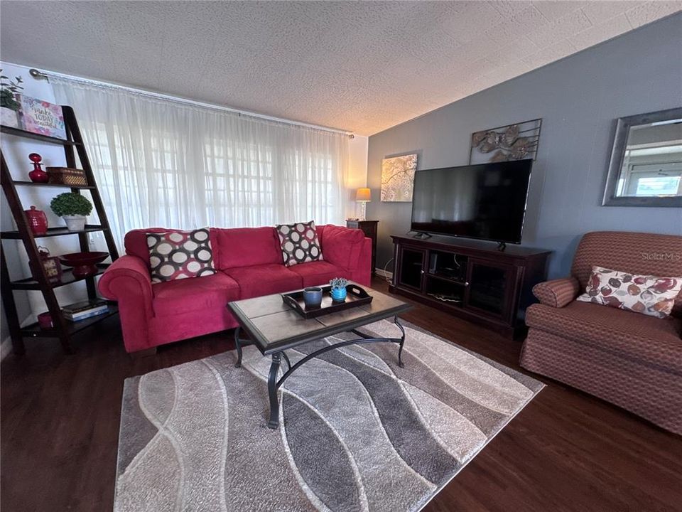 For Sale: $80,000 (2 beds, 1 baths, 864 Square Feet)