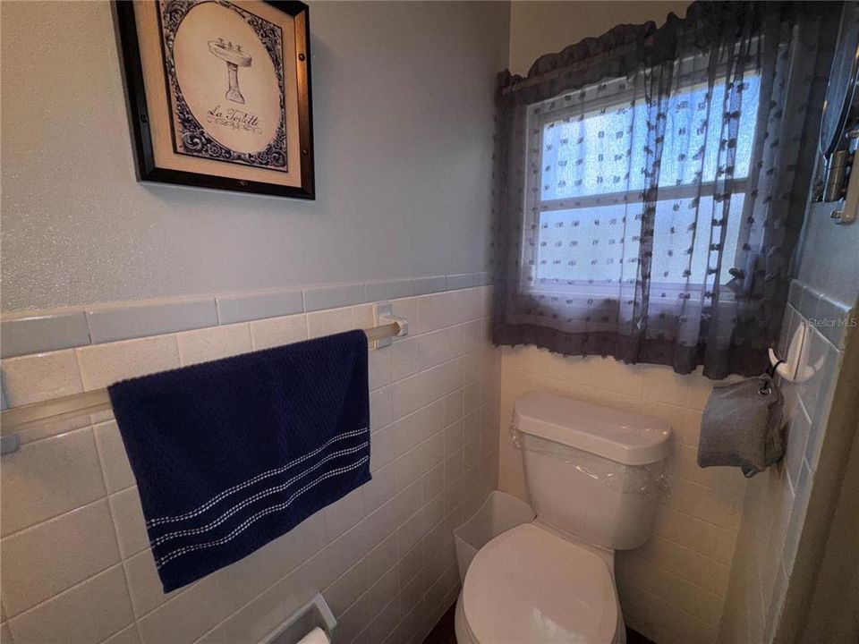 For Sale: $80,000 (2 beds, 1 baths, 864 Square Feet)