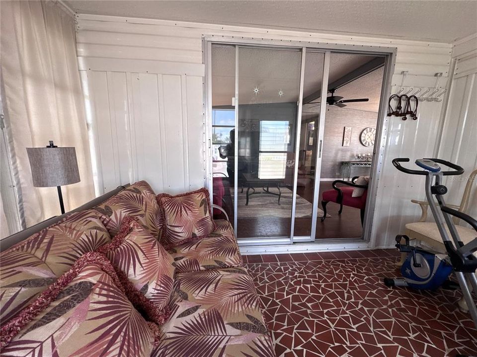 For Sale: $80,000 (2 beds, 1 baths, 864 Square Feet)