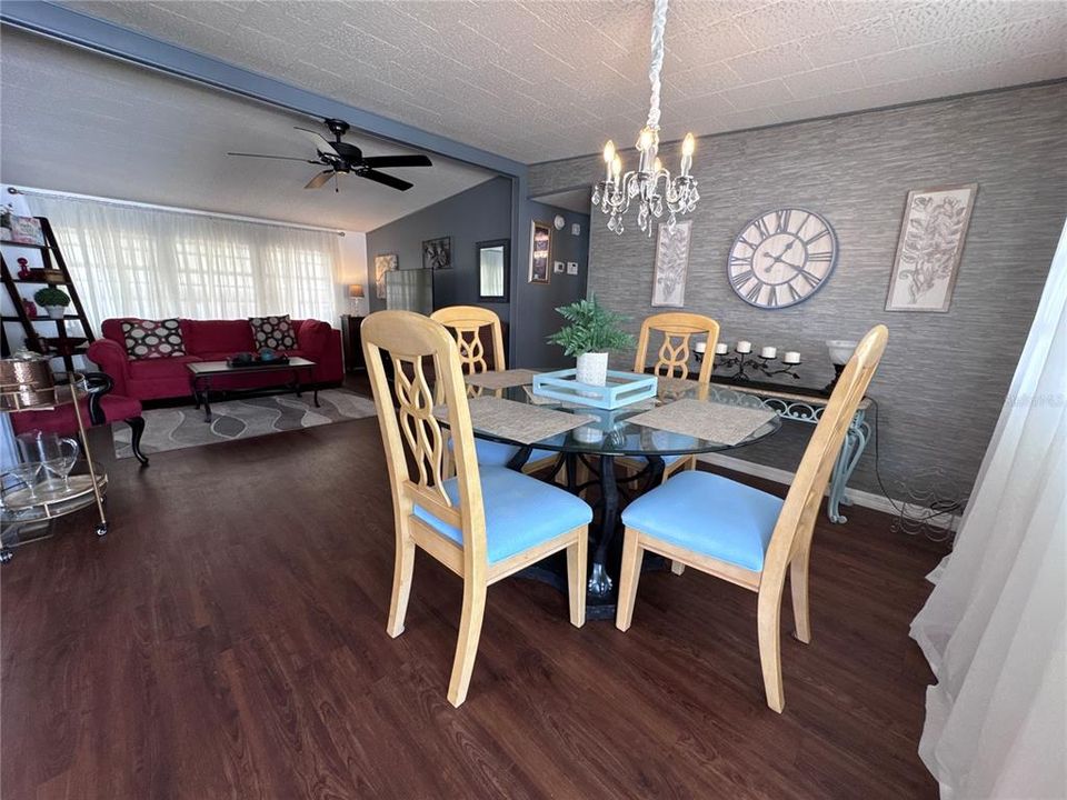 For Sale: $80,000 (2 beds, 1 baths, 864 Square Feet)