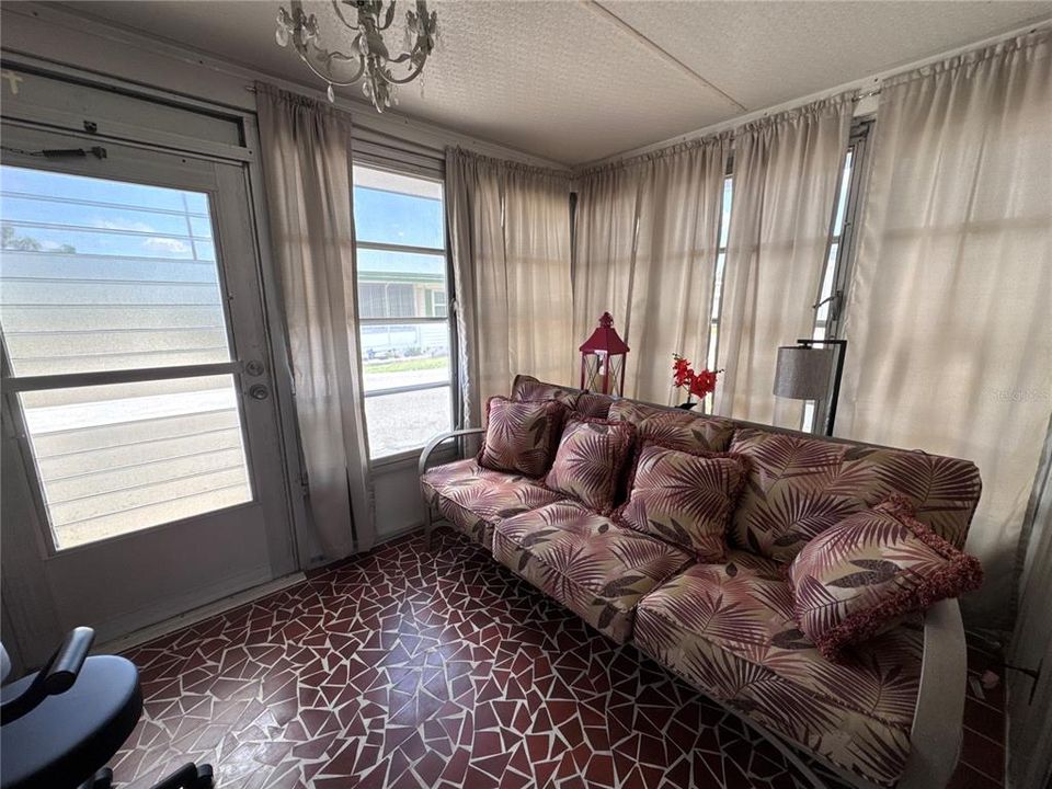 For Sale: $80,000 (2 beds, 1 baths, 864 Square Feet)