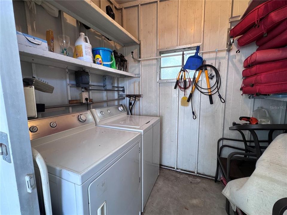 For Sale: $80,000 (2 beds, 1 baths, 864 Square Feet)