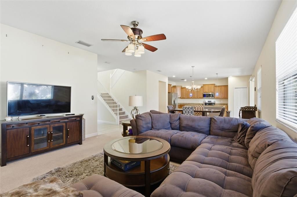 待售: $355,000 (5 贝兹, 3 浴室, 2320 平方英尺)