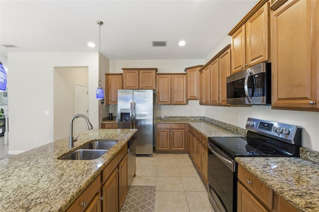 待售: $355,000 (5 贝兹, 3 浴室, 2320 平方英尺)