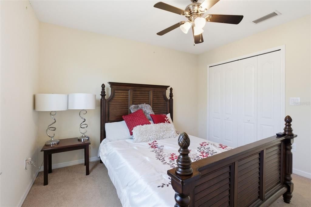 待售: $355,000 (5 贝兹, 3 浴室, 2320 平方英尺)