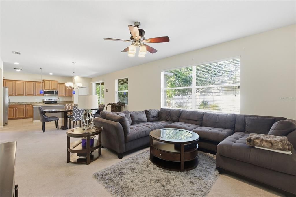 待售: $355,000 (5 贝兹, 3 浴室, 2320 平方英尺)