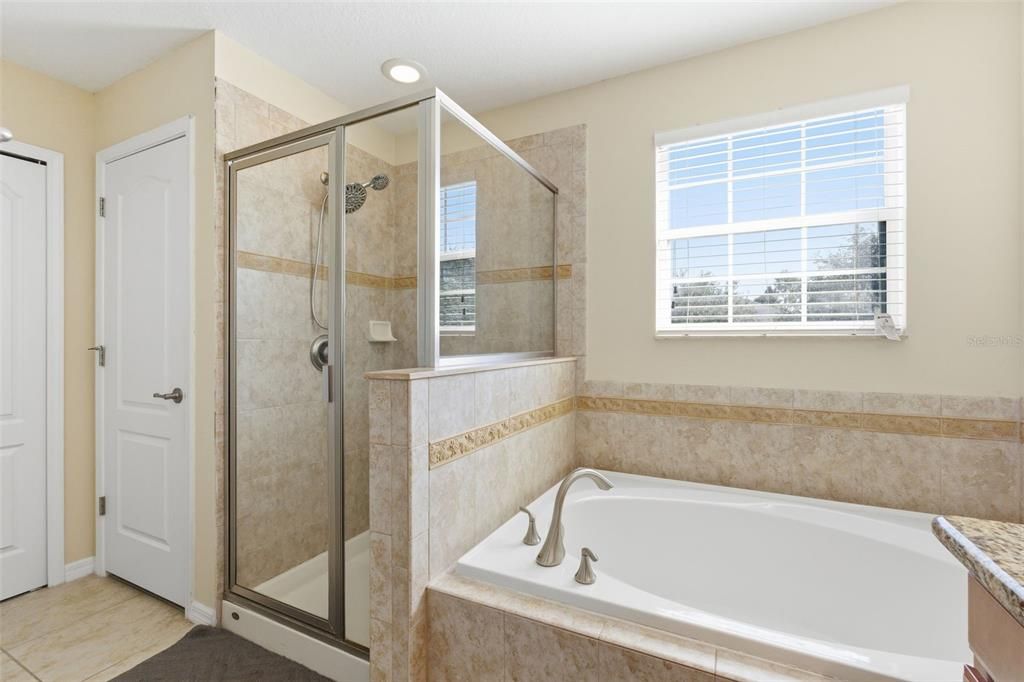 待售: $355,000 (5 贝兹, 3 浴室, 2320 平方英尺)