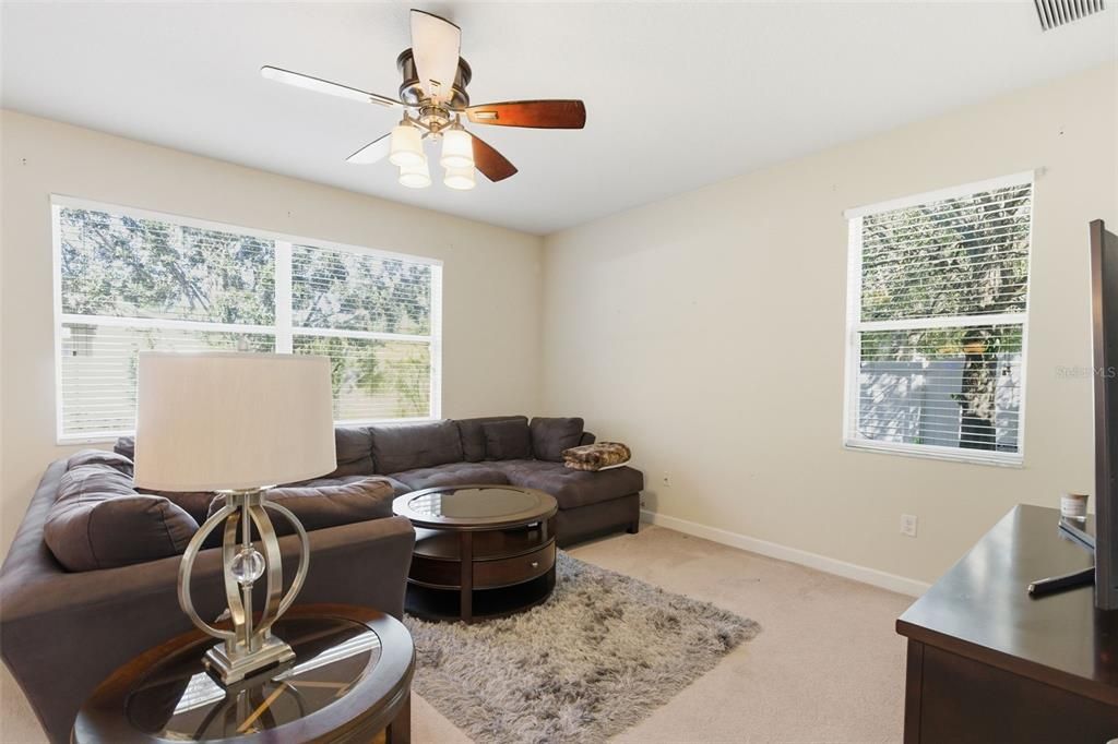 待售: $355,000 (5 贝兹, 3 浴室, 2320 平方英尺)