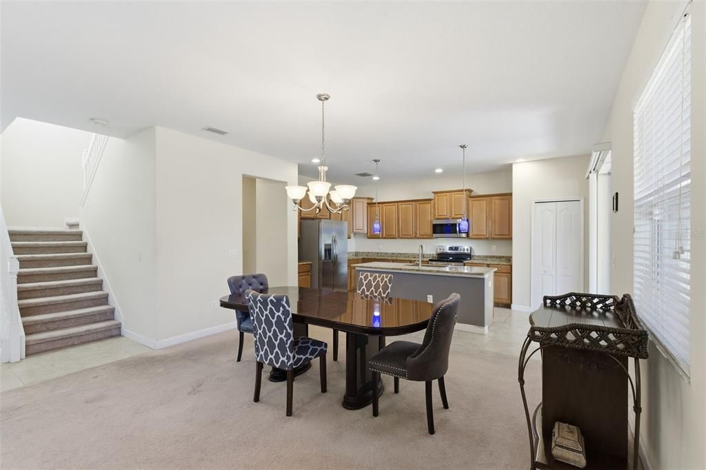 待售: $355,000 (5 贝兹, 3 浴室, 2320 平方英尺)