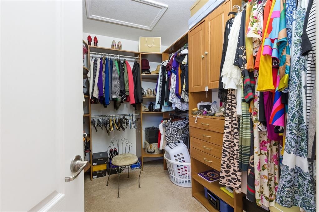 待售: $355,000 (5 贝兹, 3 浴室, 2320 平方英尺)