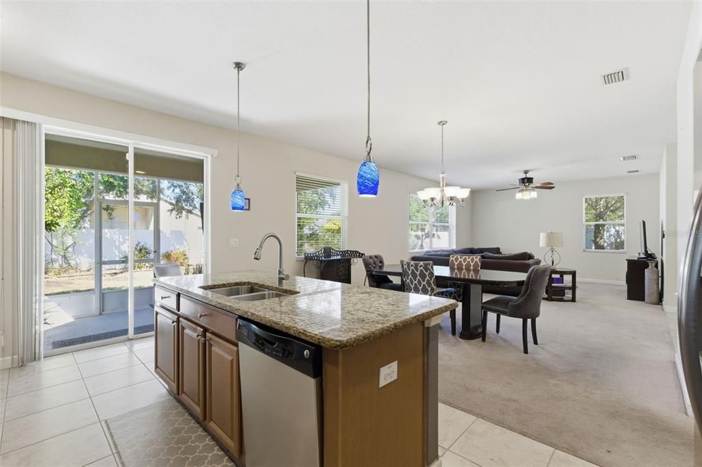 待售: $355,000 (5 贝兹, 3 浴室, 2320 平方英尺)