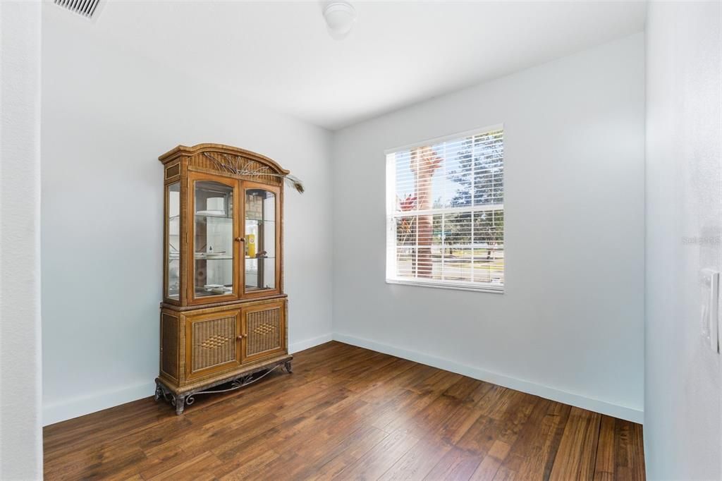 待售: $355,000 (5 贝兹, 3 浴室, 2320 平方英尺)