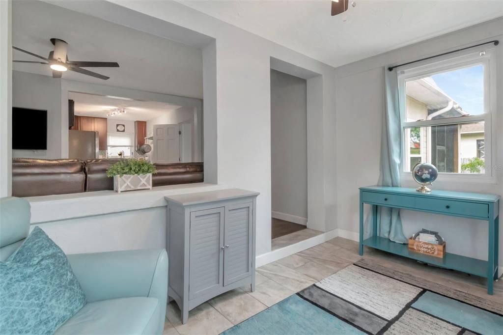 For Sale: $374,900 (3 beds, 2 baths, 1292 Square Feet)