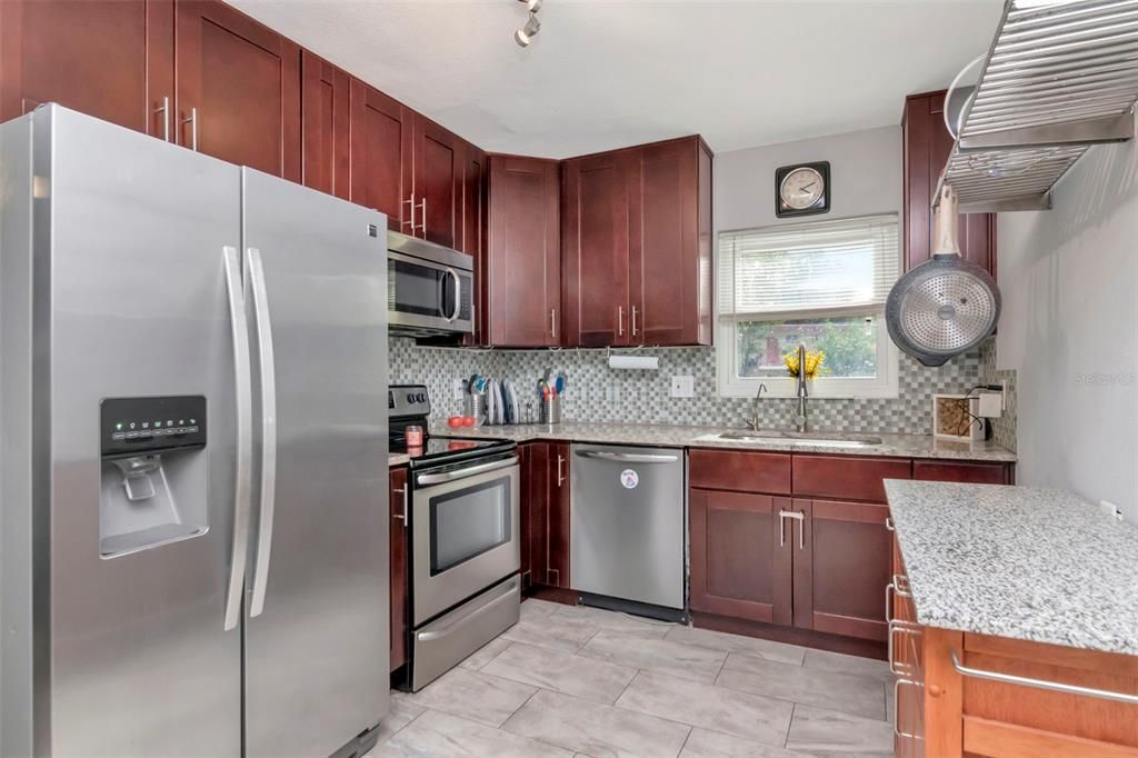 For Sale: $374,900 (3 beds, 2 baths, 1292 Square Feet)