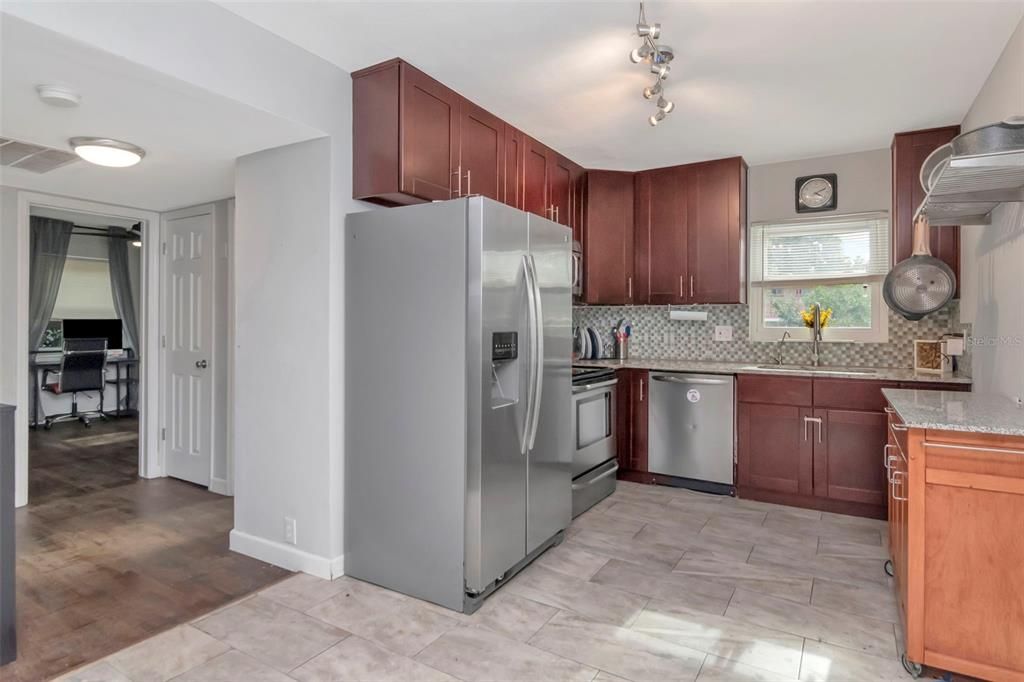 For Sale: $374,900 (3 beds, 2 baths, 1292 Square Feet)