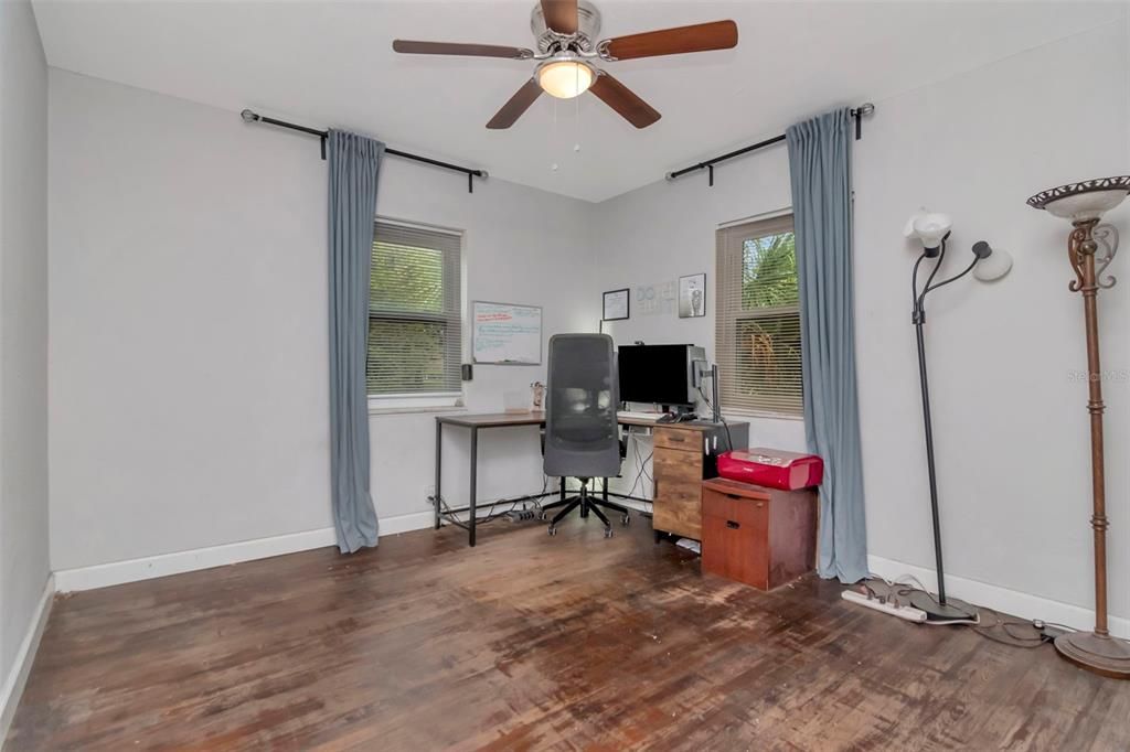 For Sale: $374,900 (3 beds, 2 baths, 1292 Square Feet)