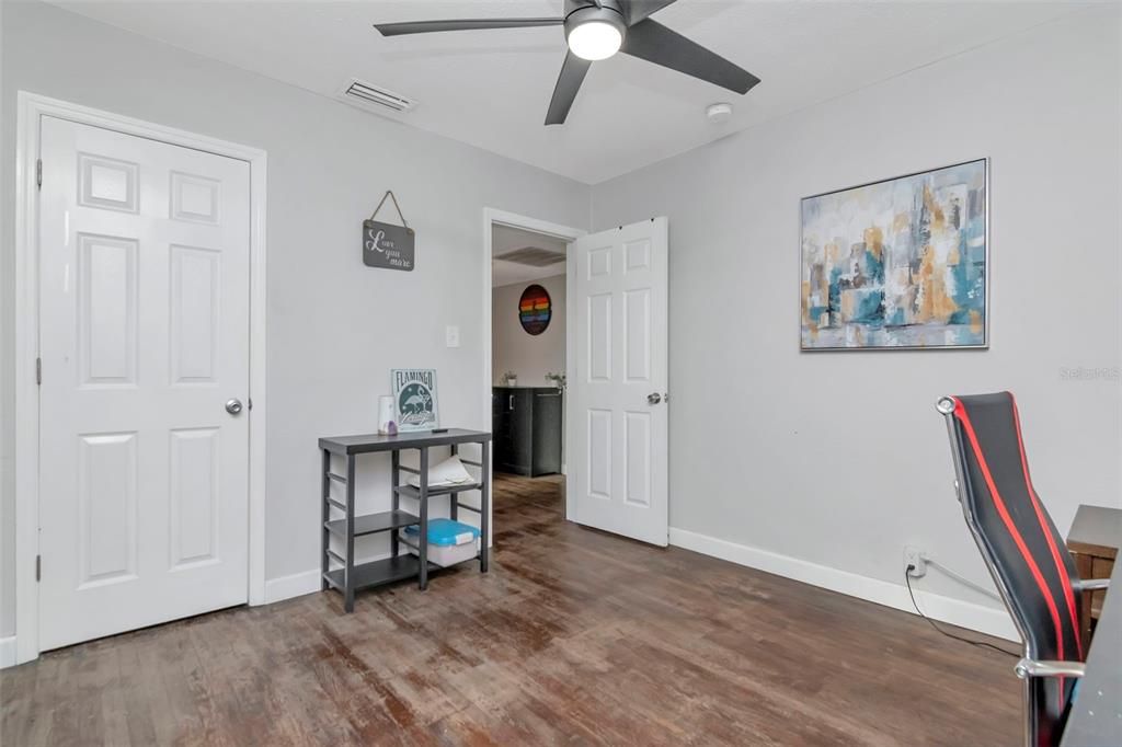 For Sale: $374,900 (3 beds, 2 baths, 1292 Square Feet)