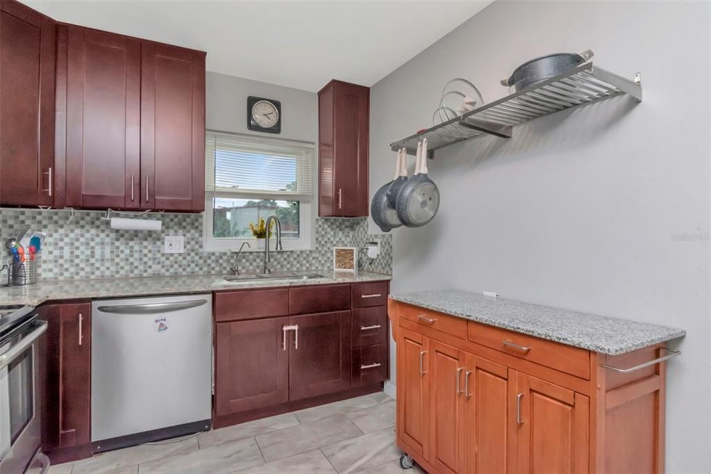 For Sale: $374,900 (3 beds, 2 baths, 1292 Square Feet)