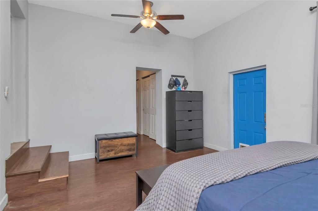 For Sale: $374,900 (3 beds, 2 baths, 1292 Square Feet)