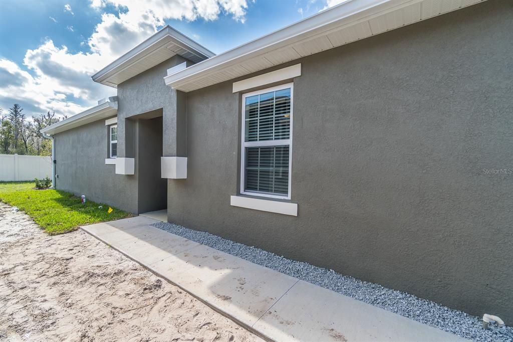 В аренду: $2,350 (4 спален, 2 ванн, 1532 Квадратных фут)